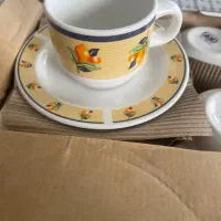 فنجان و نعلبکی نو با کارتن