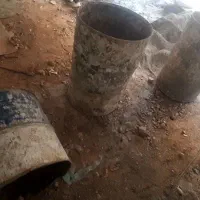 تعدادی تخته وبشکه بنایی ولوله پولیکا