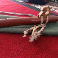 فلوت سرخ پوستی لاکوتا|سازهای بادی|شیراز, شیشه‌گری|دیوار