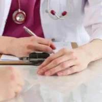 استخدام دستیار پزشک خانم با حقوق مکفی