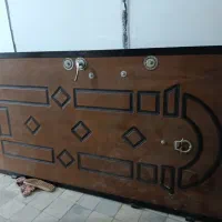 درب وصندلی ومیز کار