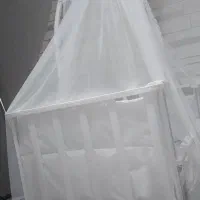 تخت کنار مادر