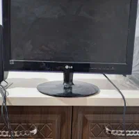 یک دستگاه کامپیوتر با مانیتور و اسپیکر و صفحه کلید|رایانه رومیزی|بهبهان, |دیوار