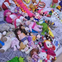 تعدادی عروسک درحدخیلی نوامناسب سیسمونی|اسباببازی بچه|پرند, فاز ۶|دیوار