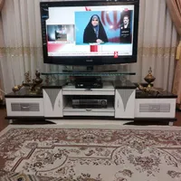 تلوزیون ومیز تلوزیون ودستگاه گیرنده دیجیتال