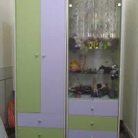 تخت وکمد، قالیچه و پرده