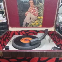 گرامافون چمدانی صد سال قدمت