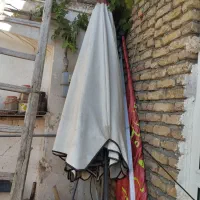 چتر میوه فروشی و ترازو