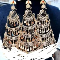 گوشواره طاووسی|بدلیجات|اصفهان, سرشبادران|دیوار