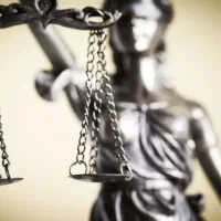 وکیل پایه یک دادگستری و مشاور حقوقی