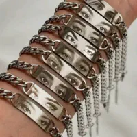 حک طرح دلخواه عکس چشم بر روی گردنبند و دستبند