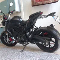 یک دستگاه موتور سیکلت بنلی ۱۸۰ جگوار