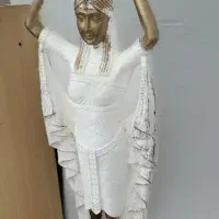 مجسمه سالنی بزرگ