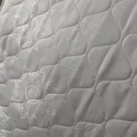 تشک تخت رویال و کاغذ دیواری