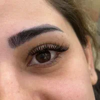 انجام کاشت مژه هیدن و میکاپ