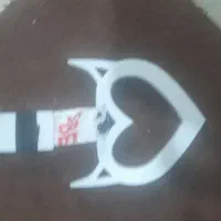 آویز رنگ قرمز