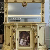 کنسول سلطنتی کرم طلایی