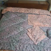 رو تختی دو نفره وپتو و رو بالشی و ...