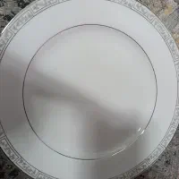 بشقاب چینی با پیش دستی