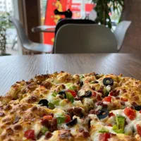 نیروی خانم برای کار در پیتزا فروشی