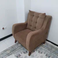 مبل راحتی در حد نو|مبلمان خانگی و میز عسلی|اصفهان, باغ فدک|دیوار