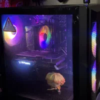 کیس گیمینگ  و مانیتور