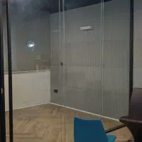 پارتیشن شیشه سکوریت کاملا سالم ۶ میل