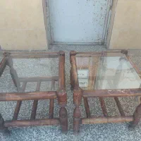دو میز عسلی سالم در حد نو پایه چوبی رویه شیشه
