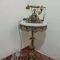 میز تلفن و تلفن برنجی