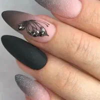 خدمات‌‌کاشت ناخــن