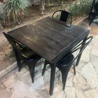 میز و صندلی فلزی و چوبی کار کرده