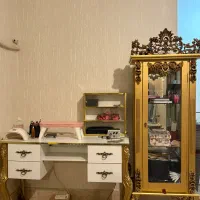 میز ناخن و ویترین و آیینه
