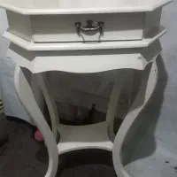 میز تلفن و گلدان....