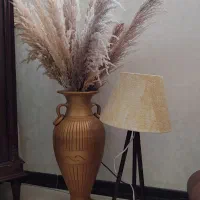 گل و گلدان و آباژور