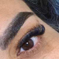 کاشت و اکستنشن مژه و لیفت و لمینت مژه
