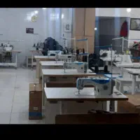 خیاط خانم برای کار در کارگاه تولیدی