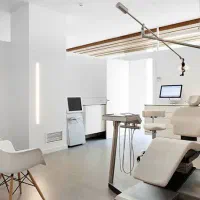 مطب ۱۰۰ متری / همکف بَرظفر / ساختمان پزشکان