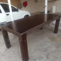میز محکم و سنگین