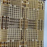 پالت پلاستیکی و چوبی