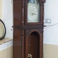 یک دوچرخه و رخت آویز و جا کفشی و ساعت ایستاده