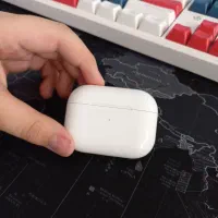 ایرپادز پرو به همراه و دو کیس