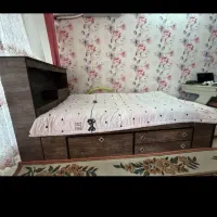 تخت خواب یکنفره به همراه میز آرایشی