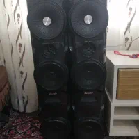 باند مکسیدر با میکروفن