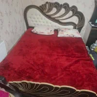 تخت دو نفره همراه با میز ارایش