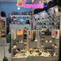 ویترین مغازه تمام چوب آینه دار