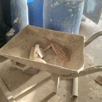 فرغون و بشکه|ابزارآلات|کاشان, باغ ماجد|دیوار