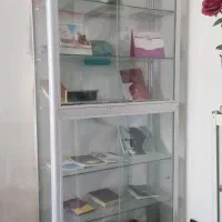 کمد شیشه ای