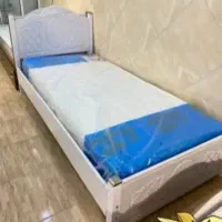تخت و میز تحریر
