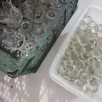 تعدادی حباب و گوی لوستر