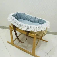 تخت کنار مادر